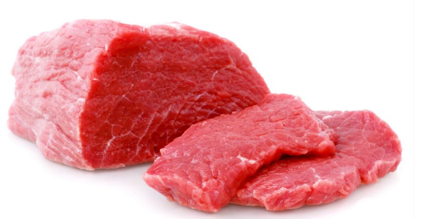 Plateaux de pesage d'une trieuse pondérale pour la viande fraîche dans une usine agroalimentaire