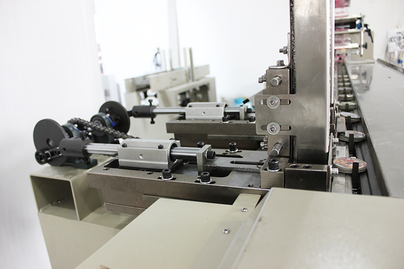 Machine d'emballage sous film continu jc420, vue 16