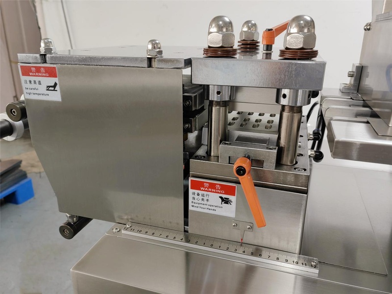 Machine d'emballage sous blister JCP180, vue 4